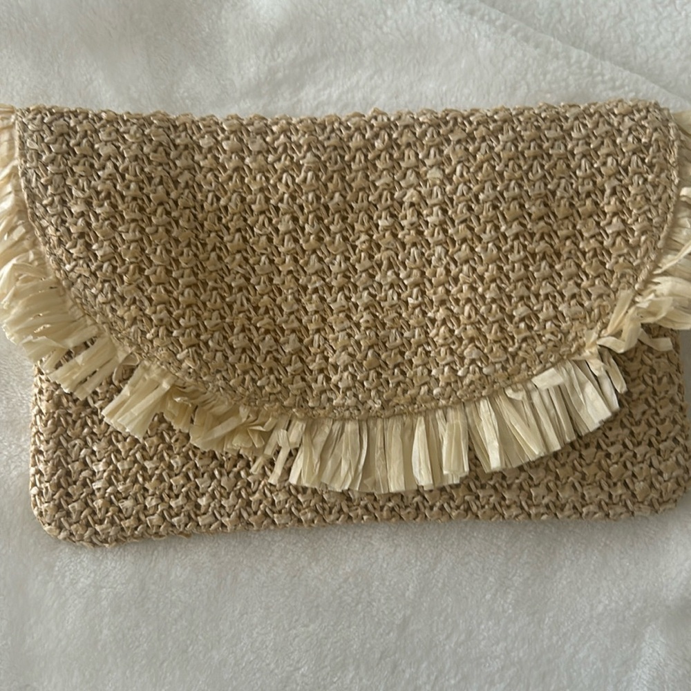 Beachly clutch woven natural